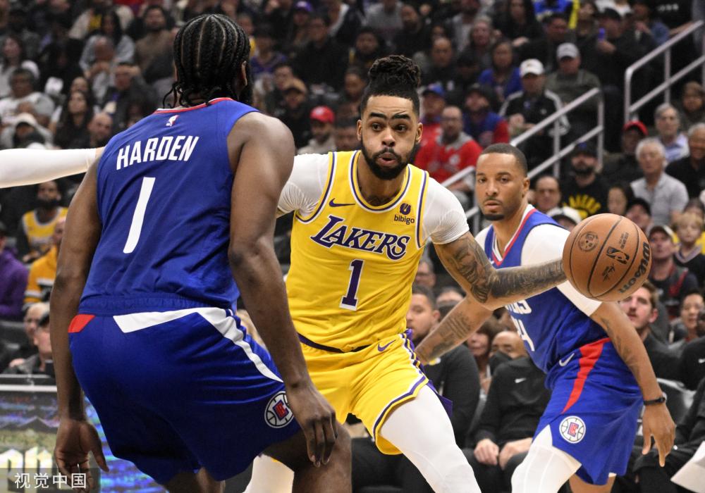 国足球奋发 国足球奋发