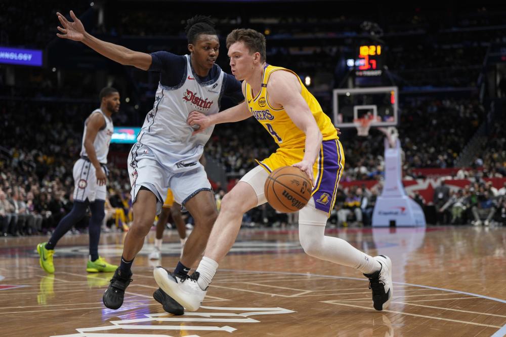 是湖人外线 是湖人外线